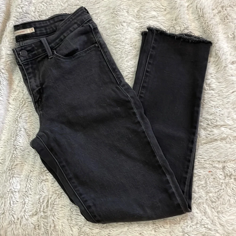 Levi Mid Rise Skinny Jeans - Picture 1 of 5